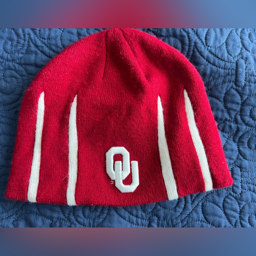 Starter knit OU beanie toboggan.  University of Oklahoma.  Like new.